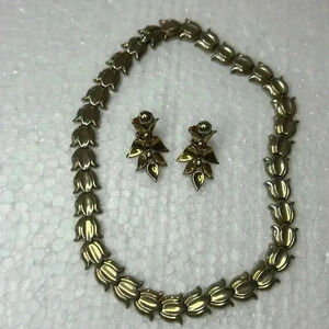 Trifari Necklace Earrings Set Gold Tone Vtg Alfred Phillipe sleek collectable